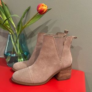 Like New ✨ Tom’s Esme Suede Booties